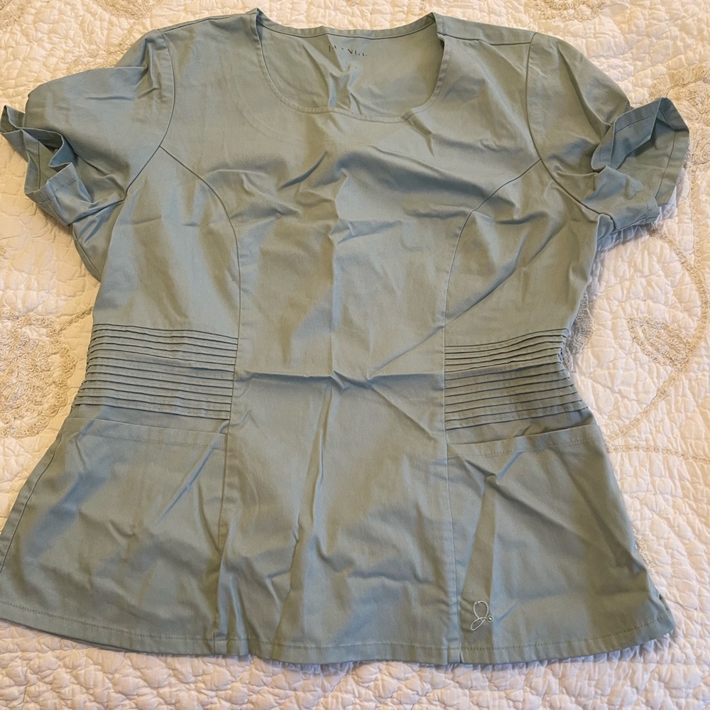 Jaanuu scrub top